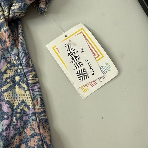 LuLaRoe Top Shirt Womens XS Pastel Multicolor Perfect Tee Casual Oversized - Picture 7 of 10